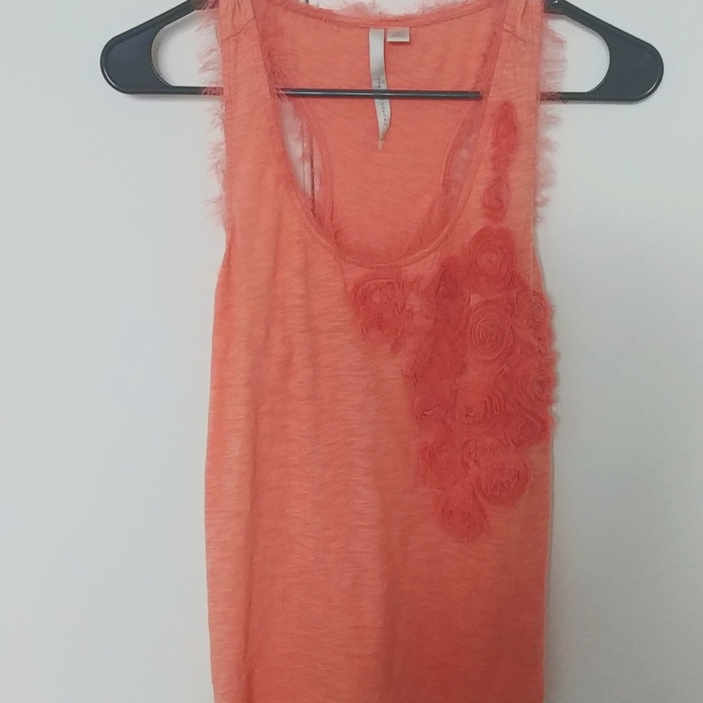 Peach rasorback tank top with floral detail